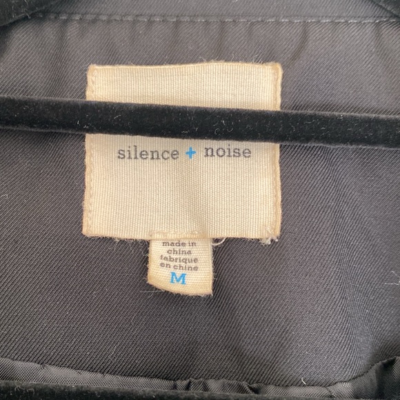 Women’s Silence and Noise Urban Outfitters Crop Blazer Size M - Picture 4 of 9